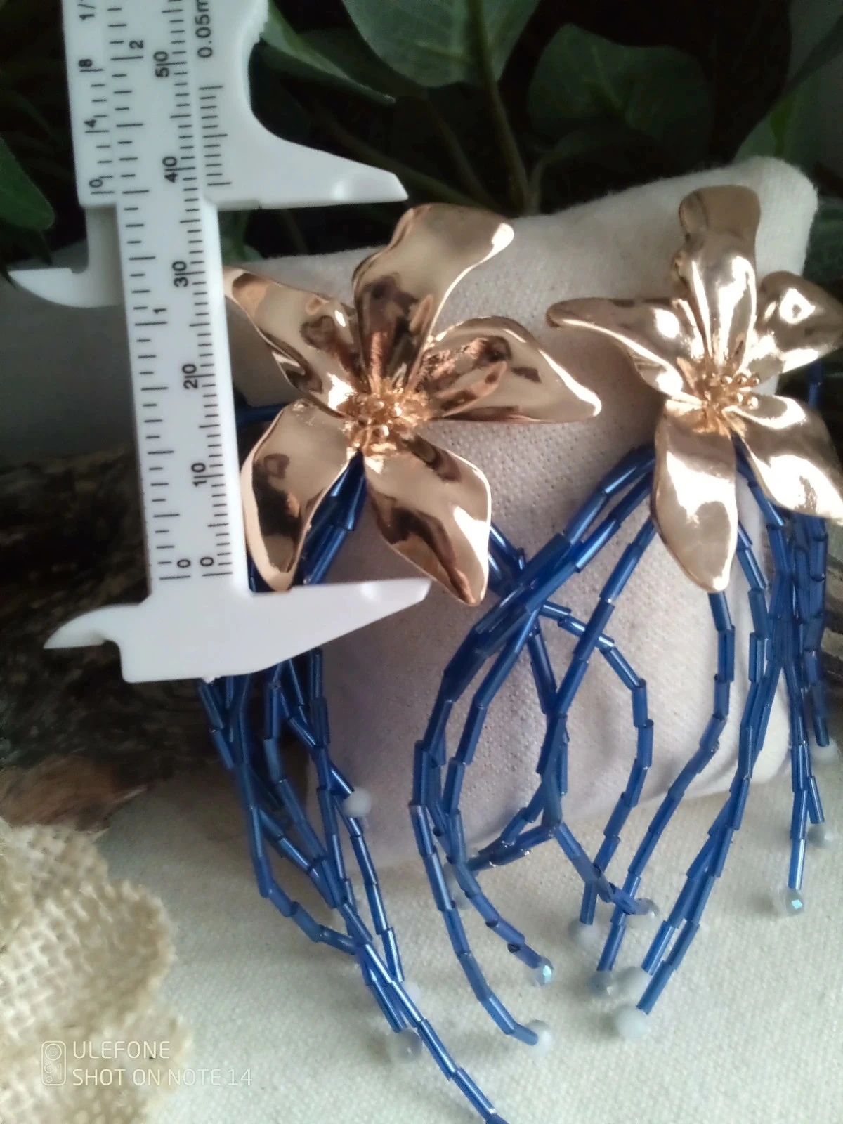 Boucles d'oreilles bohèmes fleurs dorées et bleues – photo 2